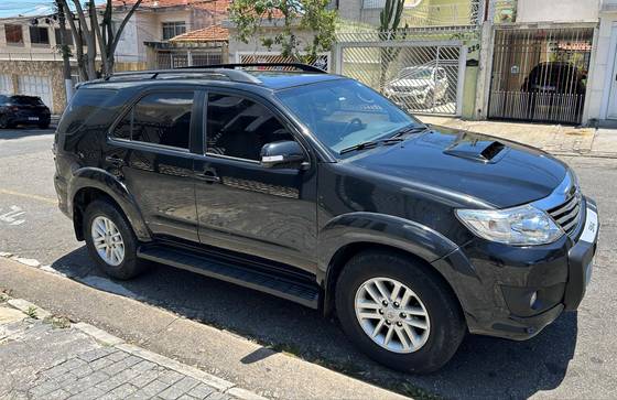 TOYOTA HILUX SW4 3.0 SRV 4X4 7 LUGARES 16V TURBO INTERCOOLER DIESEL 4P AUTOMÁTICO TOYOTA HILUX SW4 3.0 SRV 4X4 7 LUGARES 16V TURBO INTERCOOLER DIESEL 4P AUTOMÁTICO
